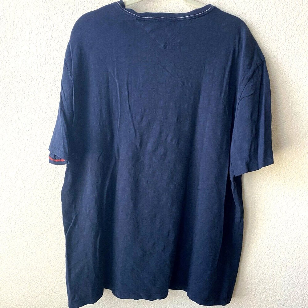 Tommy Hilfiger mens Vneck Short Sleeve Graphic Shirt Size XL i1 - Picture 2 of 5